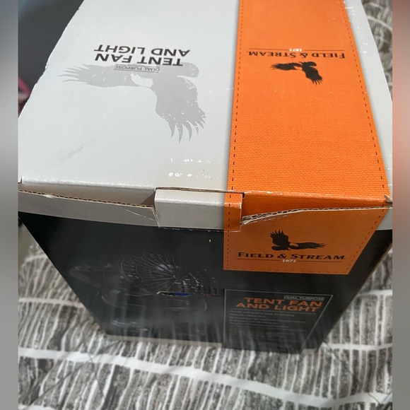 Tent fam and light built in never used - Picture 6 of 6